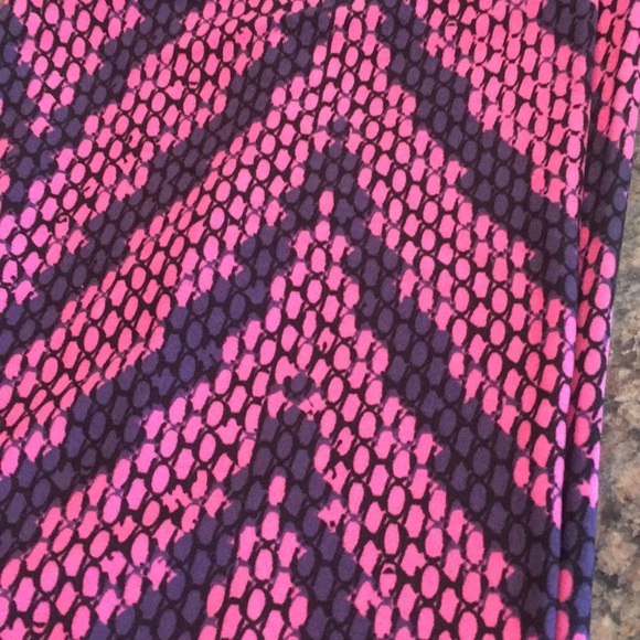 TC NWOT LuLaRoe Leggings G04 3429 - Picture 2 of 3